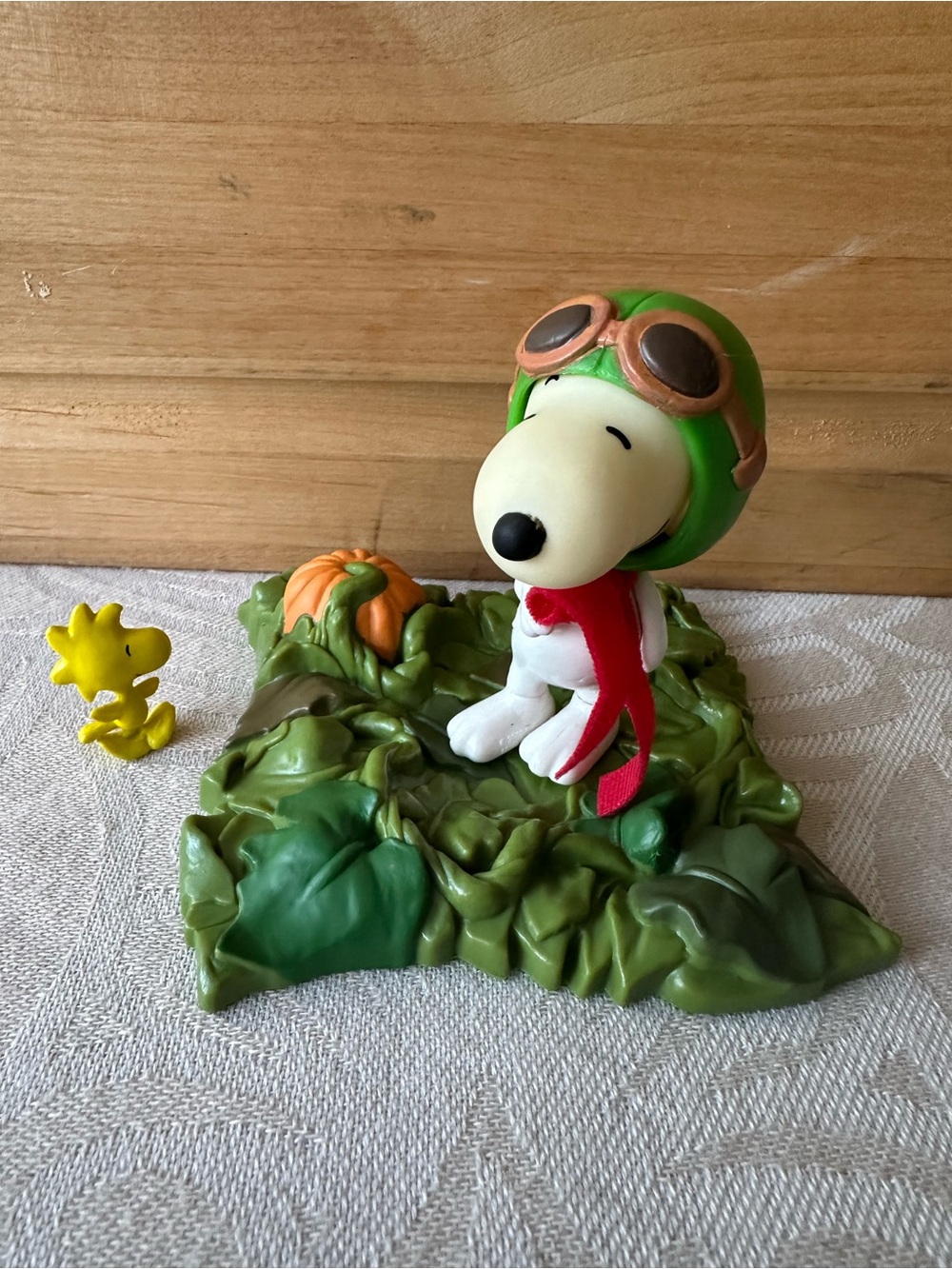 Adorable vintage-style Peanuts Halloween display featuring Sally Brown standing - Picture 2 of 6